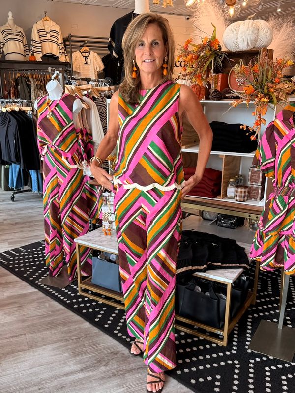 GEOMETRIC STRIPE SCALLOPED TOP
