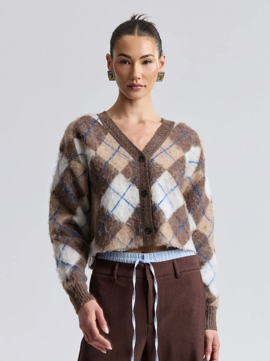 AVEC BRUSHED ARGYLE JACQUARD CROPPED CARDIGAN