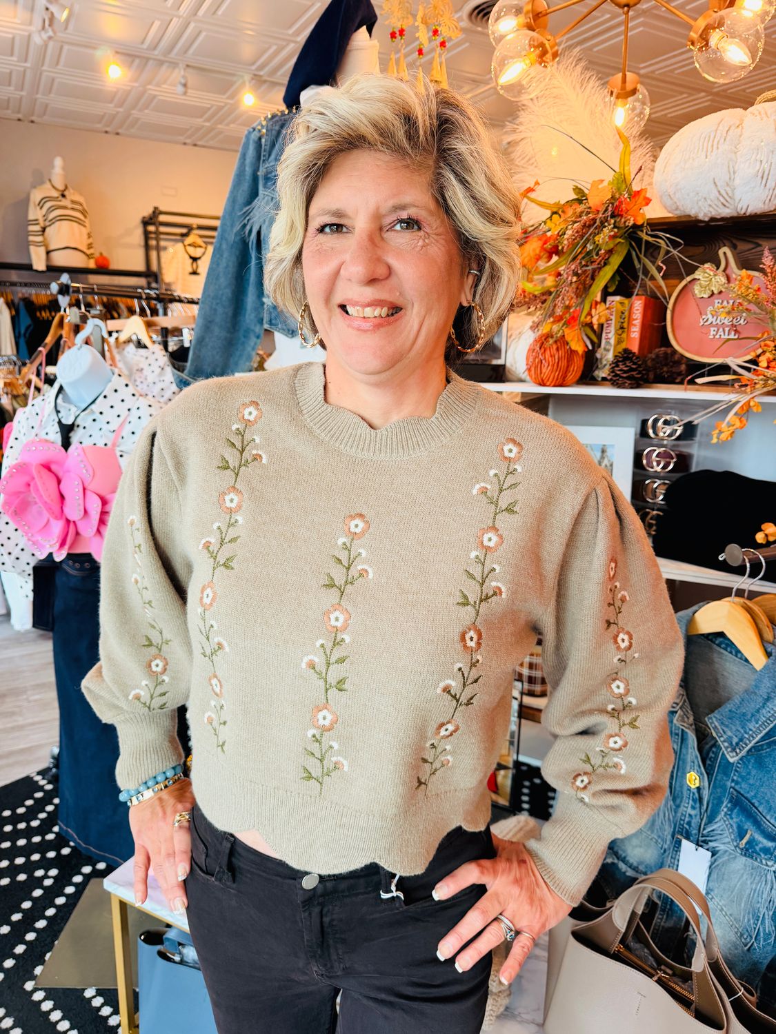 EMBROIDERED SCALLOP KNIT SWEATER