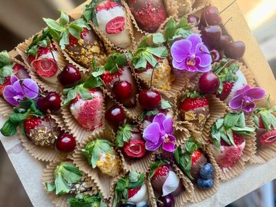 Celebration Bloom &amp; Berry Box