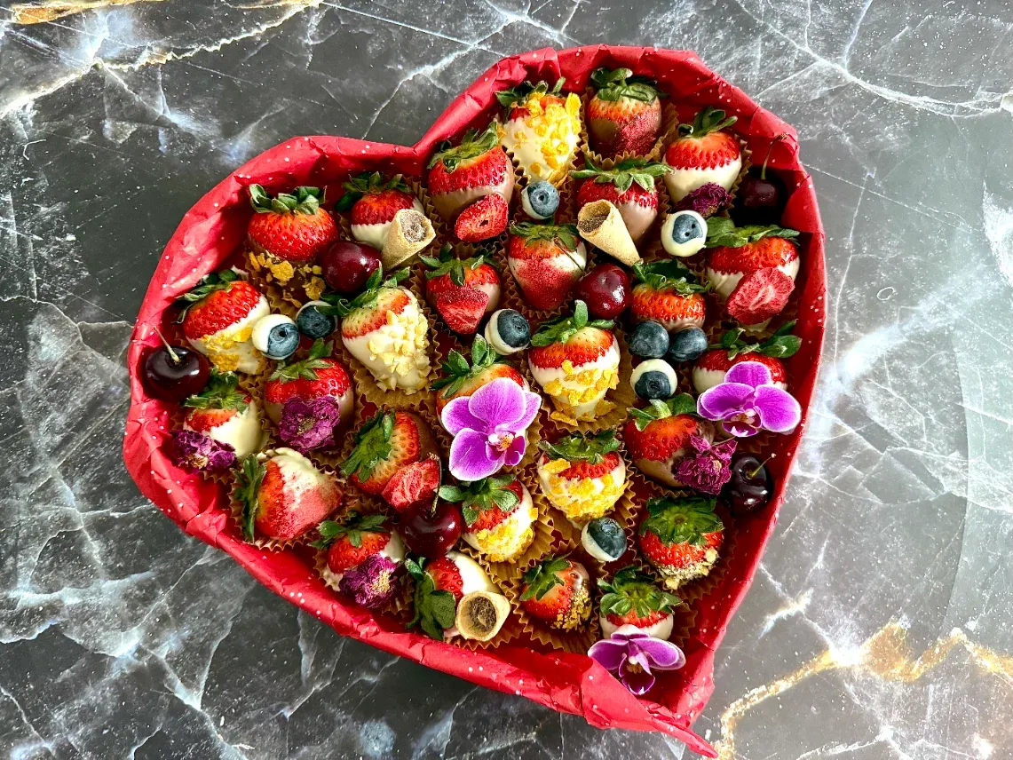 Celebration Bloom &amp; Berry Box