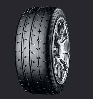 Yokohama ADVAN AO52 215/40R17