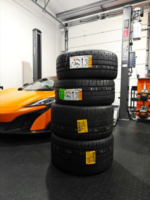 McLaren Pirelli Trofeo R - Super Series Cars