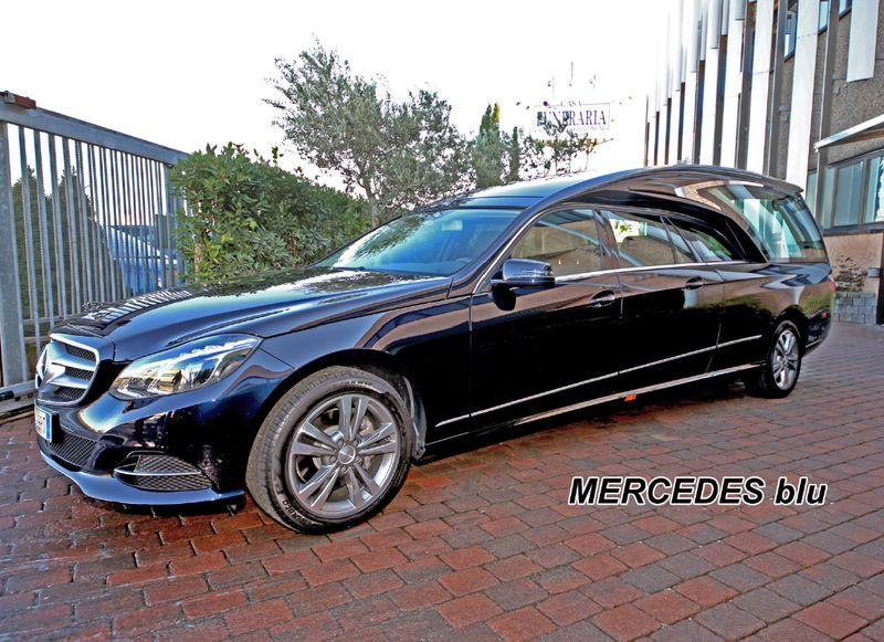 Mercedes blu