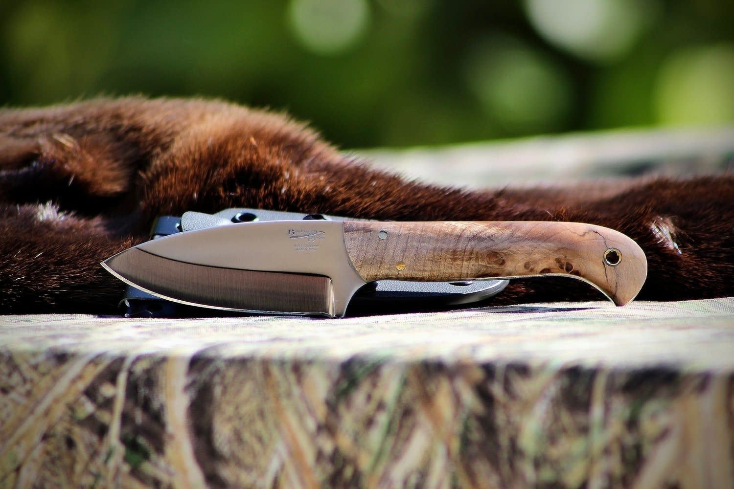 Bordertown Blades Small Hunter Fixed Blade Maple Burl Handle