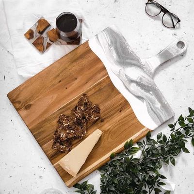 Lynn &amp; Liana Designs XL Acacia Cheeseboard- White &amp; Grey Marble