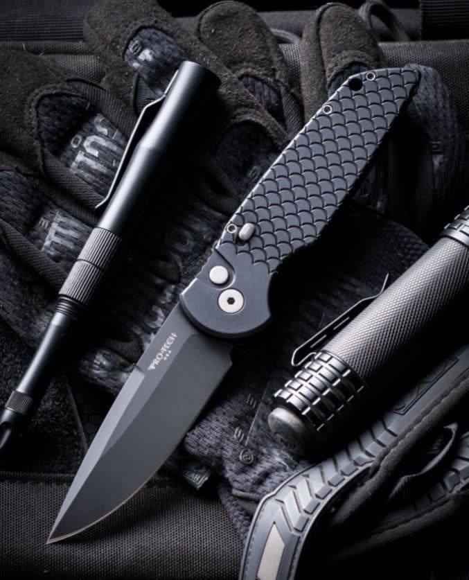 Pro-Tech, Tactical Response 3 Fish Scale Handle, Black 154CM