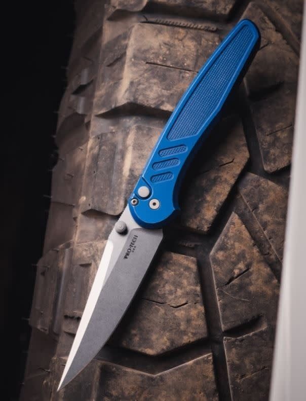 Pro-Tech Avalon Thumb Stub, Blue Aluminum, Magnacut Steel