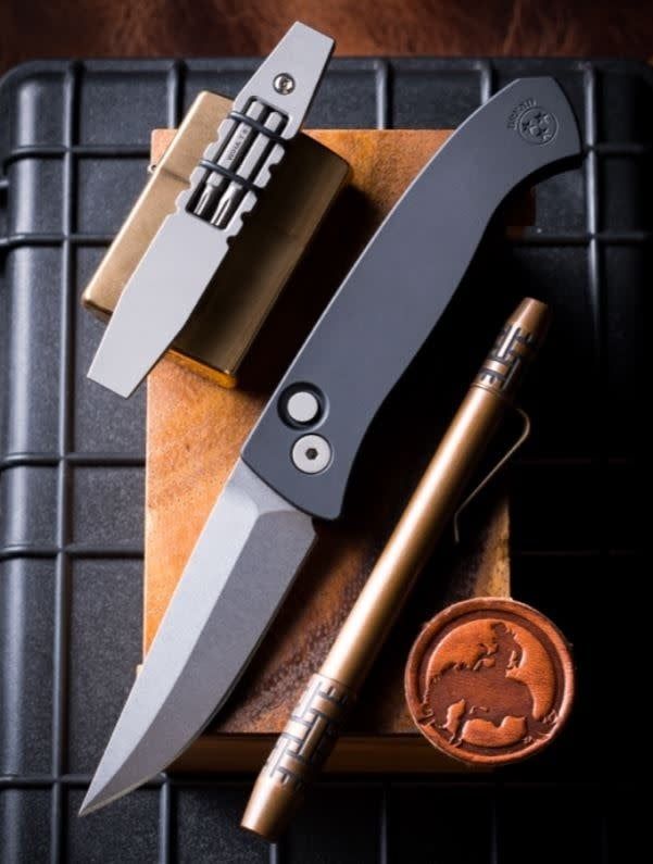 Protech, Brend Auto Classic, Black Al Handle Magnacut Steel