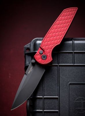 Pro-Tech, TR-3 Integrity Thumbstud Manual Relic Textured Red Handle, DLC Magnacut