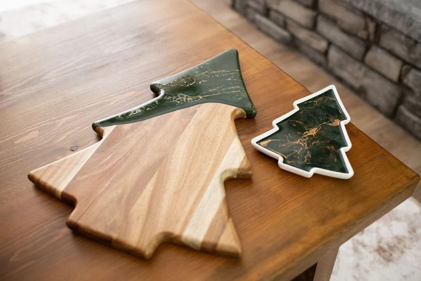 Lynn &amp; Liana Christmas Tree Board, Evergreen