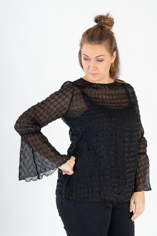 Kollektionsprøve - Smuk bluse i transparent kvalitet fra Zoey Kollektionsprøve - Smuk bluse i transparent kvalitet fra Zoey