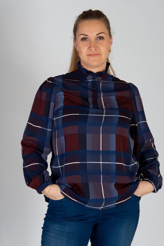Kollektionsprøve - Ternet højhalset bluse fra Zoey Kollektionsprøve - Ternet højhalset bluse fra Zoey