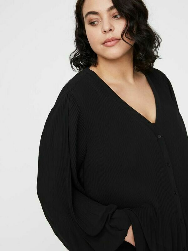 Skjorte med læg fra Vero Moda Curve! Skjorte med læg fra Vero Moda Curve!