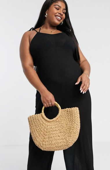 Cool jumpsuit med vidde i benene fra Vero Moda Curve! Cool jumpsuit med vidde i benene fra Vero Moda Curve!