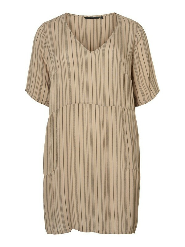 Kjole med lommer fra Vero Moda Curve! Kjole med lommer fra Vero Moda Curve!