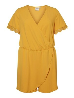 Playsuit fra Junarose. Playsuit fra Junarose.