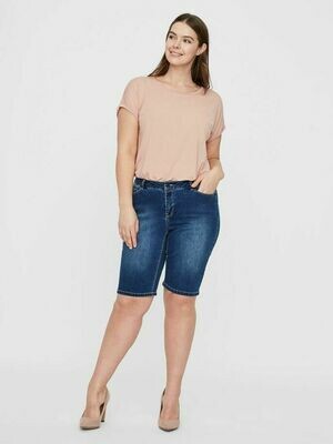 Lange denim shorts fra Junarose. Lange denim shorts fra Junarose.
