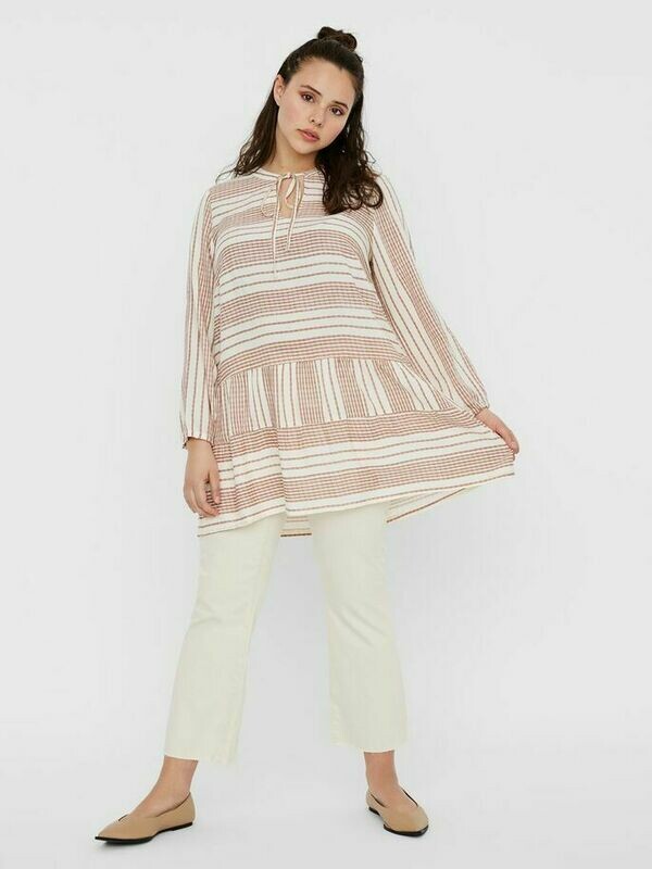 Sød stribet tunika fra Vero Moda Curve! Sød stribet tunika fra Vero Moda Curve!