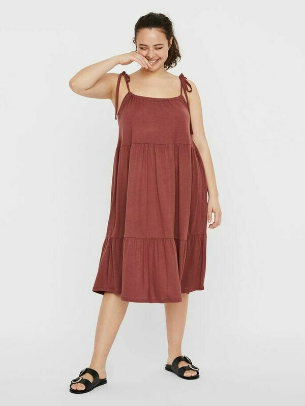Sommerkjole i viscose fra Vero Moda Curve! Sommerkjole i viscose fra Vero Moda Curve!