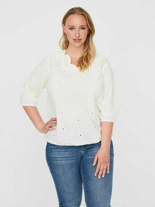 Smuk bluse med tone-i-tone broderi fra Junarose. Smuk bluse med tone-i-tone broderi fra Junarose.
