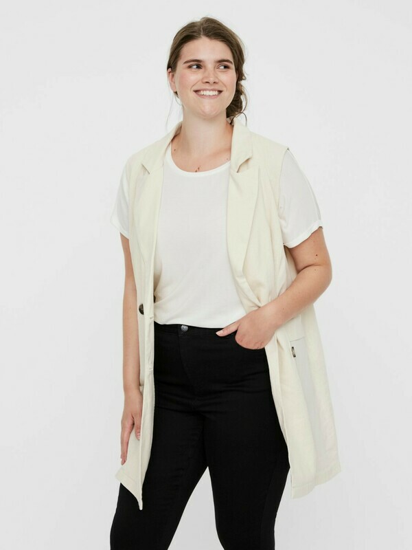 Lang dobbeltradet vest fra Vero Moda Curve! Lang dobbeltradet vest fra Vero Moda Curve!