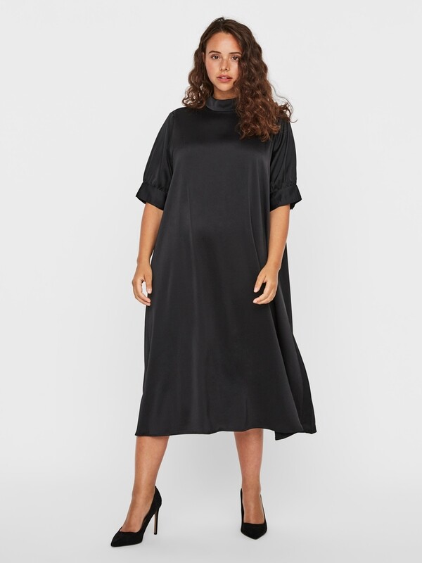 Smuk højhalset kjole fra Vero Moda Curve! Smuk højhalset kjole fra Vero Moda Curve!