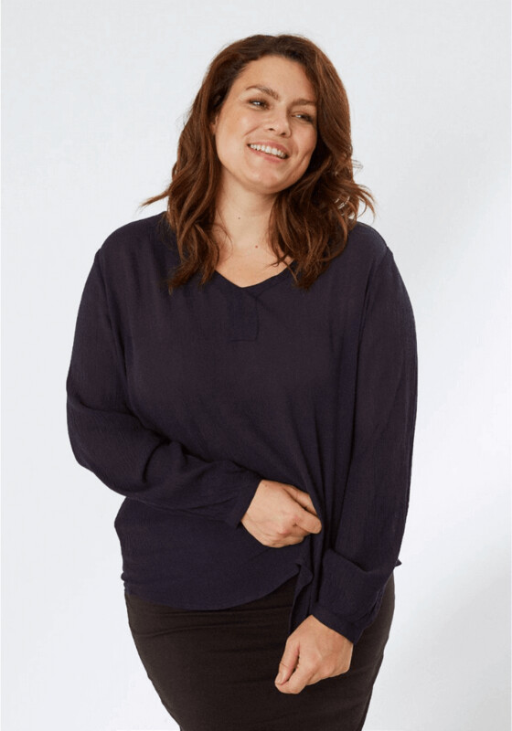 Bluse i crepe-viscose fra Kaffe Curve! Bluse i crepe-viscose fra Kaffe Curve!