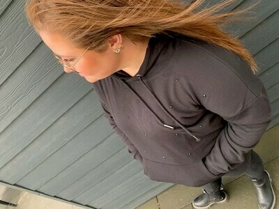 Hoodie med kænguru-lomme fra Carmakoma. Hoodie med kænguru-lomme fra Carmakoma.