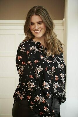 Sød bluse med V-hals og stolpelukning fra Kaffe Curve! Sød bluse med V-hals og stolpelukning fra Kaffe Curve!