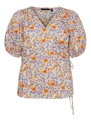 Sød blomstret bluse fra Vero Moda Curve Sød blomstret bluse fra Vero Moda Curve