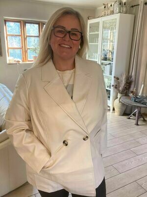 Coated jakke fra Vero Moda Curve Coated jakke fra Vero Moda Curve