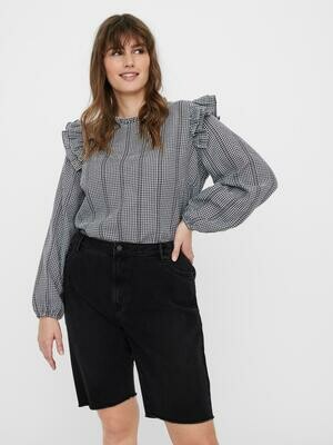Fedeste bluse med flæsedetalje fra Vero Moda Curve Fedeste bluse med flæsedetalje fra Vero Moda Curve