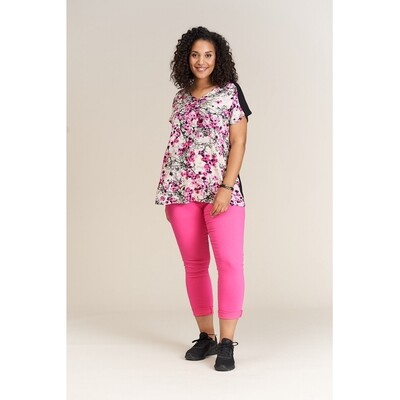 Sød blomstret t-shirt fra Studio Sød blomstret t-shirt fra Studio