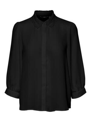 Smuk skjorte med flot krave fra Vero Moda Curve Smuk skjorte med flot krave fra Vero Moda Curve