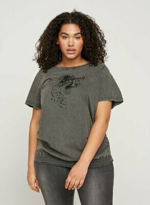 Bomulds t-shirt i forvasket look fra Zizzi Bomulds t-shirt i forvasket look fra Zizzi