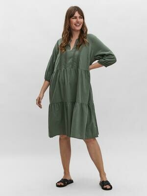 Sød boheme bomuldskjole fra Vero Moda Curve Sød boheme bomuldskjole fra Vero Moda Curve