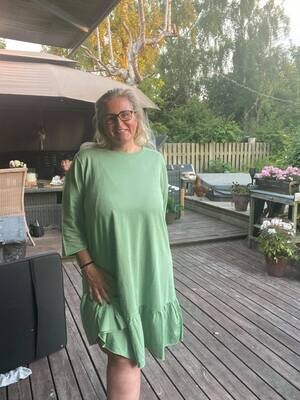 Lækker blød kjole med 3/4 ærmer fra Cassiopeia. Lækker blød kjole med 3/4 ærmer fra Cassiopeia.