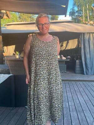 Ærmeløs sommerkjole i ren viskose fra Zhenzi Ærmeløs sommerkjole i ren viskose fra Zhenzi