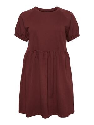 Enkel sweatkjole fra Vero Moda Curve Enkel sweatkjole fra Vero Moda Curve
