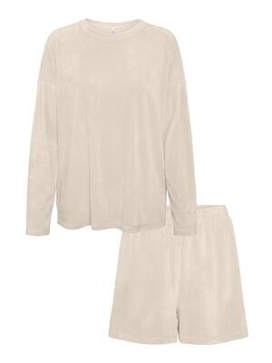 Pyjamassæt fra vero Moda curve Pyjamassæt fra vero Moda curve