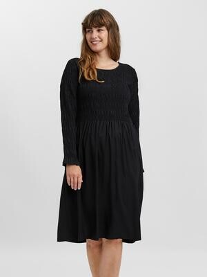 Elegant kjole med smock fra Vero Moda Curve Elegant kjole med smock fra Vero Moda Curve