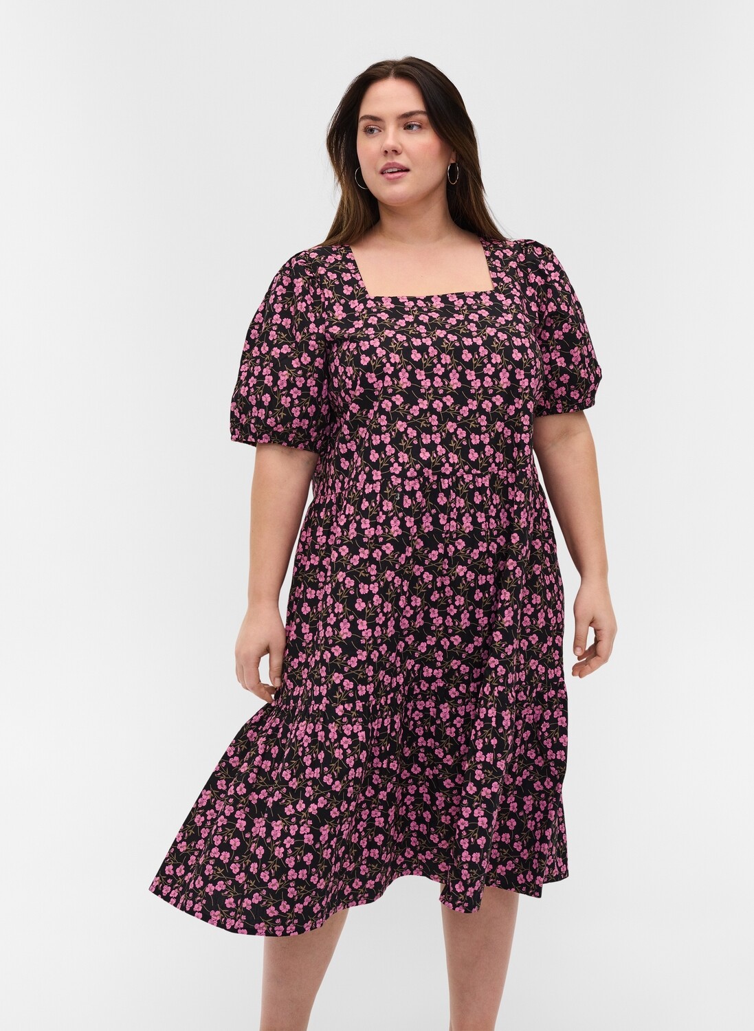 Blomstret kjole med pufærmer fra Zizzi – Shop – PLUSPIGE | Tøj til kurvede  kvinder