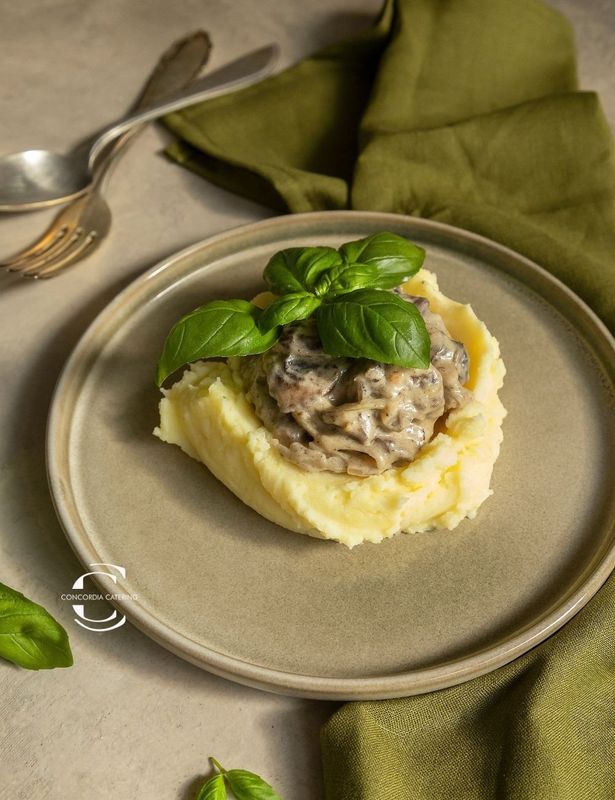 BEEF STROGANOFF WITH MUSHROOMS