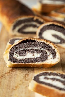 POPPY SEEDS ROLL