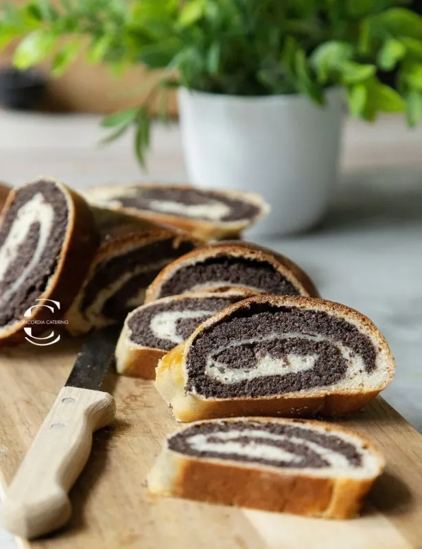 POPPY SEEDS ROLL