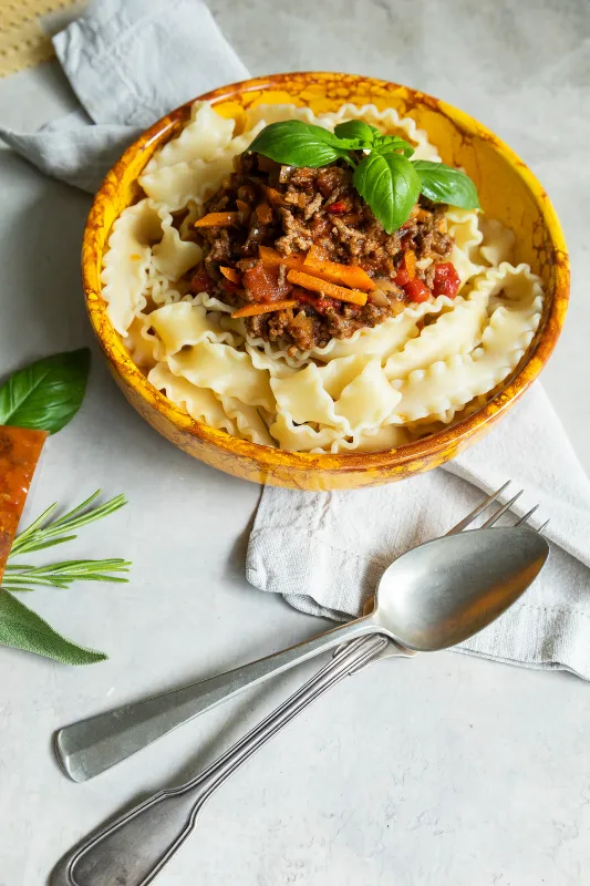 BEEF BOLOGNESE SAUCE WITH VEGETABLES