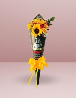 CONO DE ROSAS CON GIRASOLES