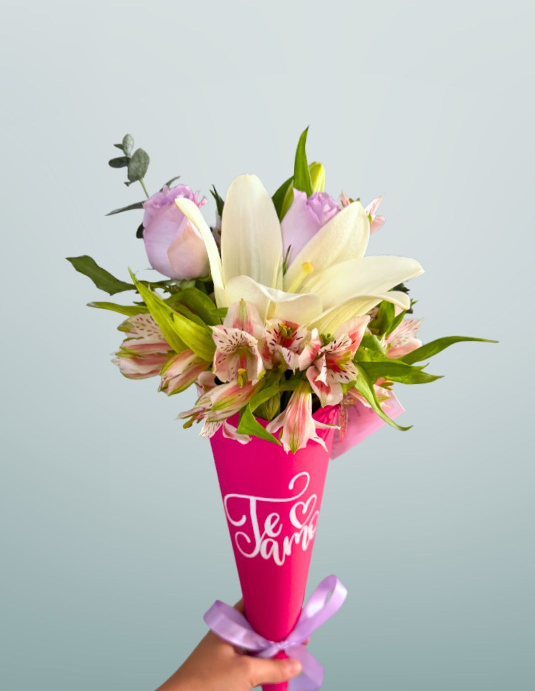 MINI CONO ROSAS Y LILYS