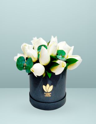 CAJA GIFT 12 ROSAS BLANCAS